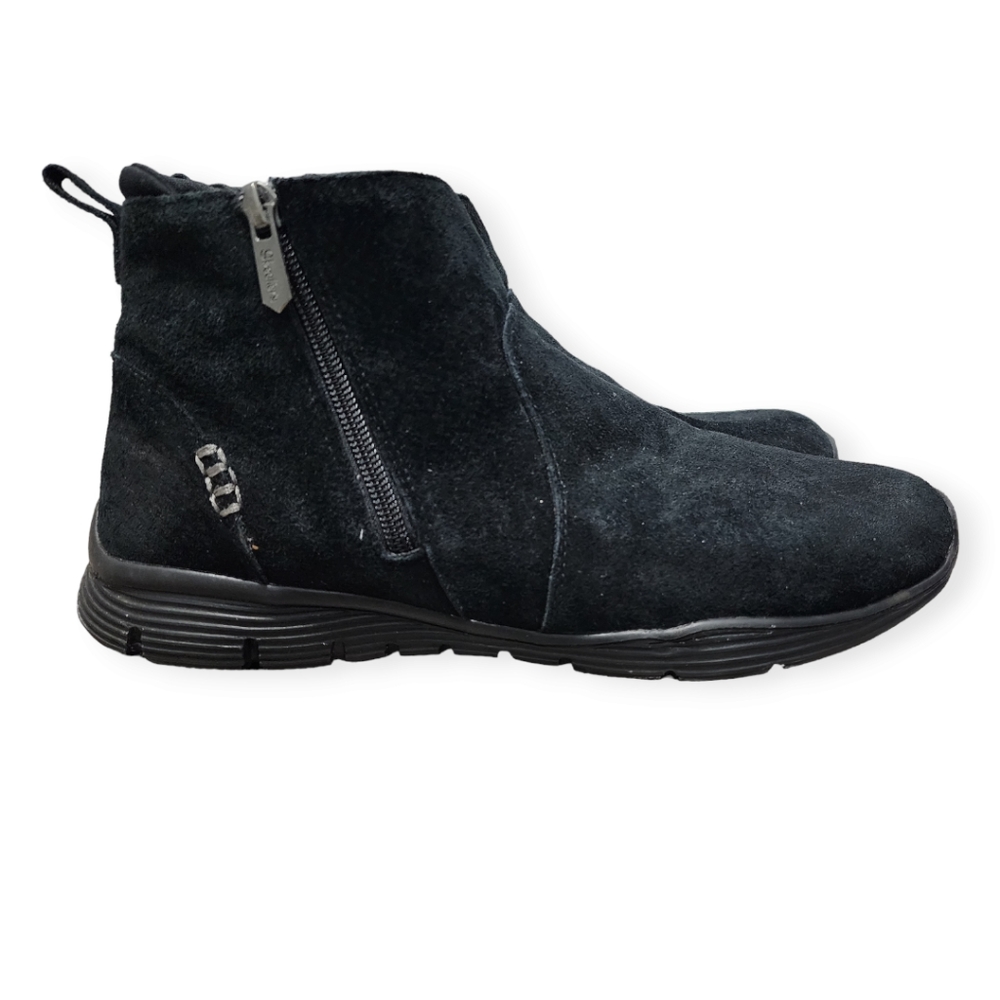 Women's SKECHERS BOOTS. Size 11